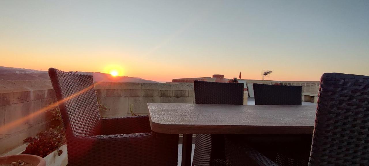 Luxury Apartment - Fort Chambray Għajnsielem Buitenkant foto